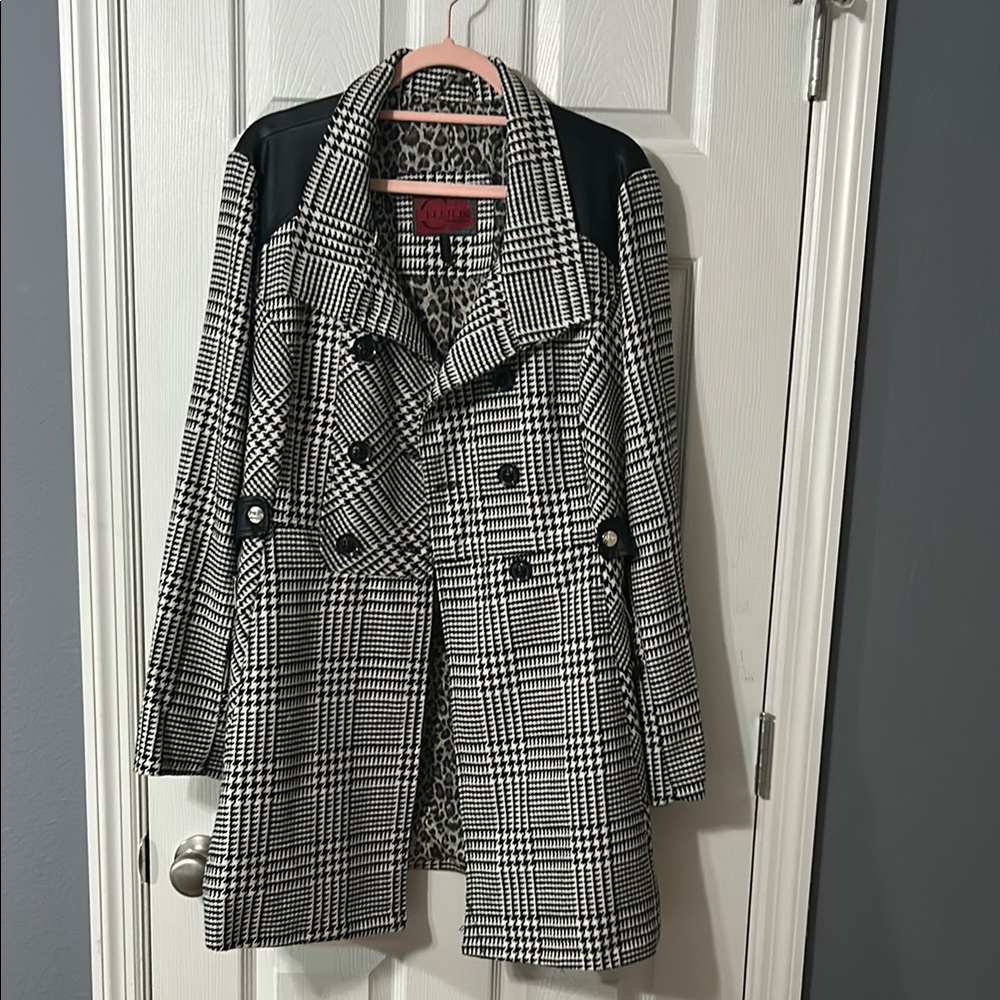 Elegant Black and White Trench Coat for Timeless Style